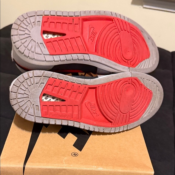 Jordan Sneakers Black Gray Red - Picture 9 of 9